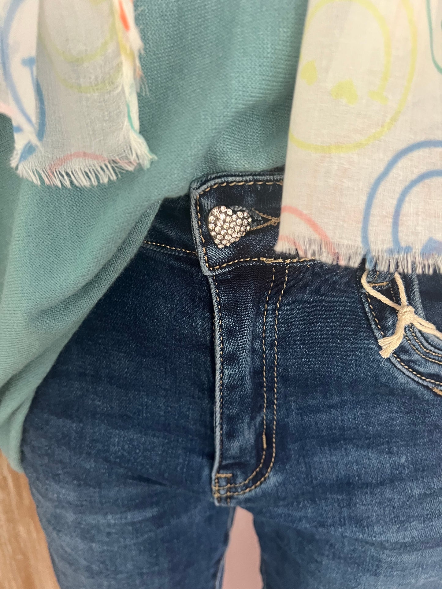 Karo Star Jeans Hose mit Herz Knopf “2648”