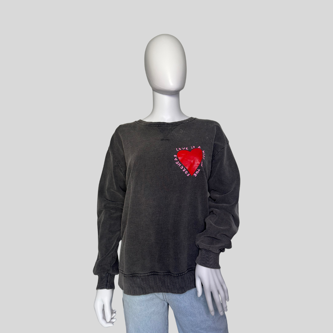 Sweatshirt "Love is a kiss on the forehead"