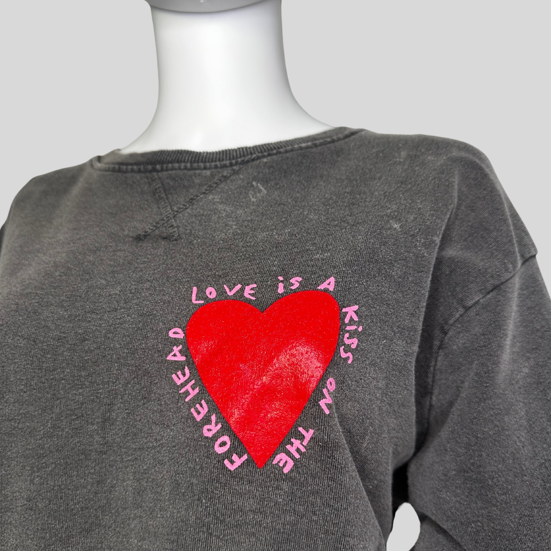 Sweatshirt "Love is a kiss on the forehead"