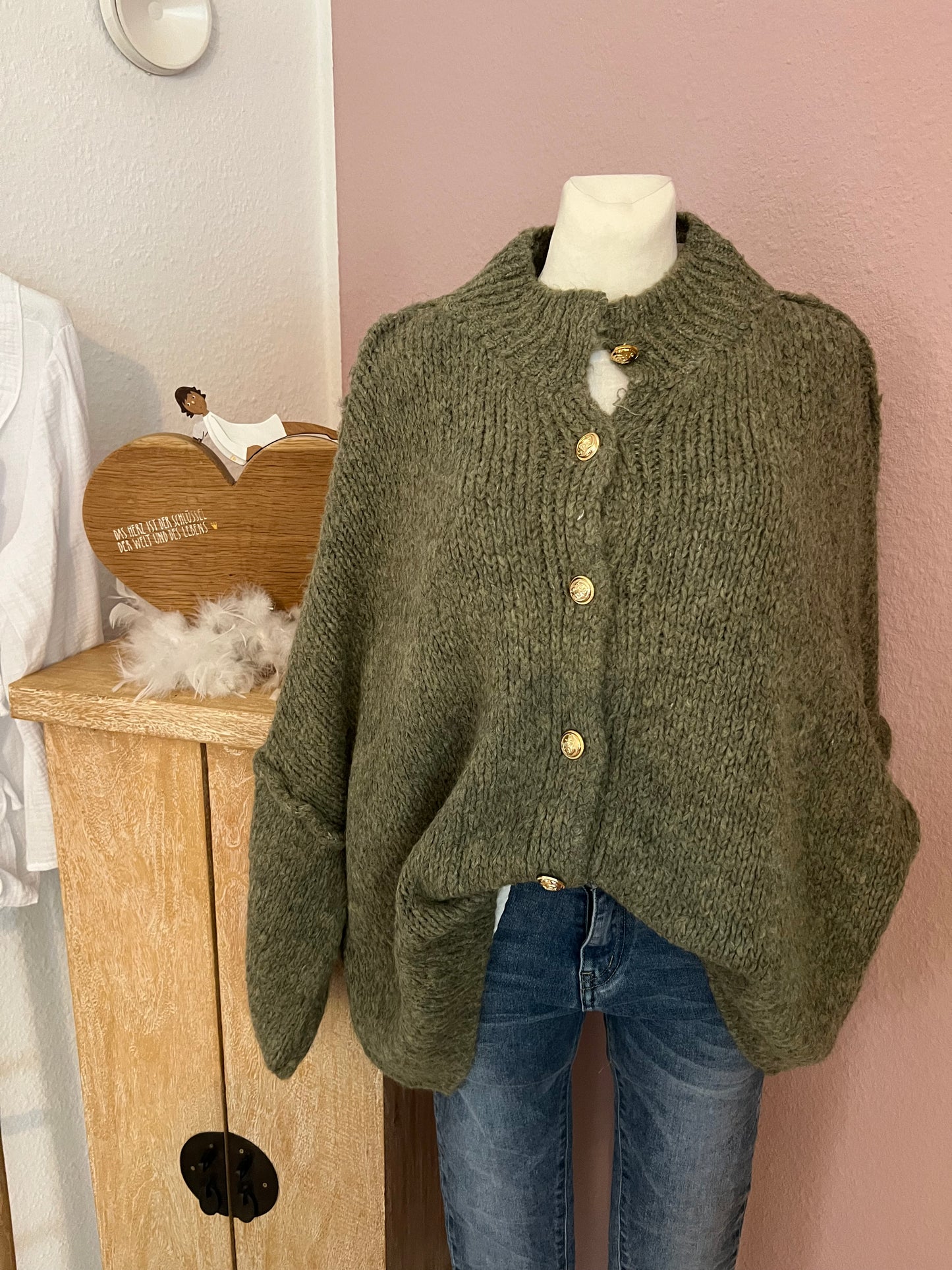 Oversized Strickjacke "Flausch mit Knöpfen“