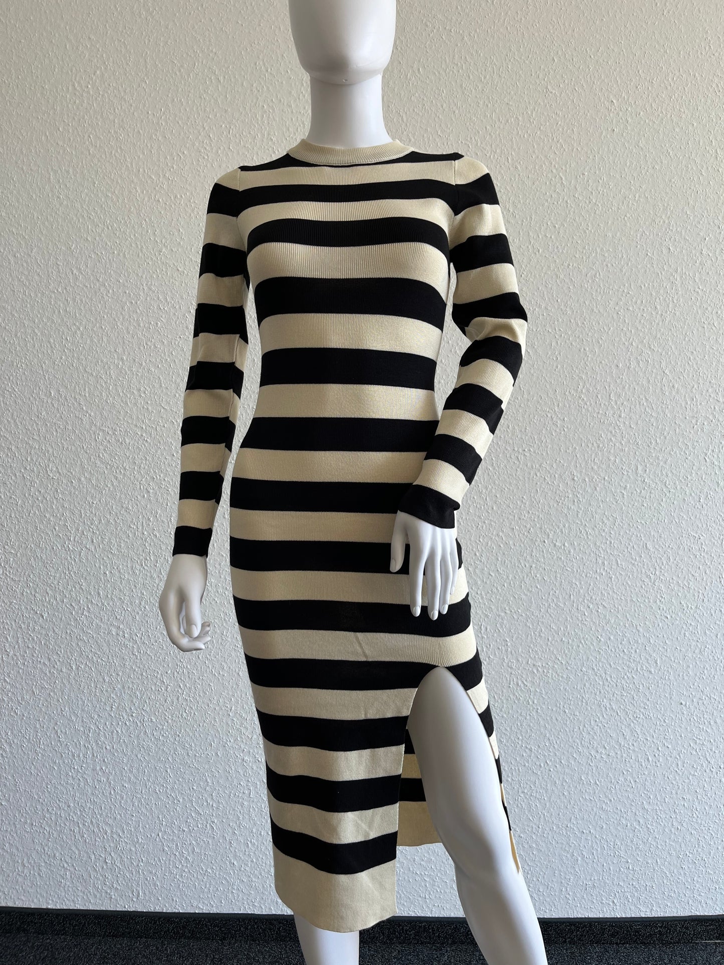 Enganliegendes Kleid "Beige Schwarz"