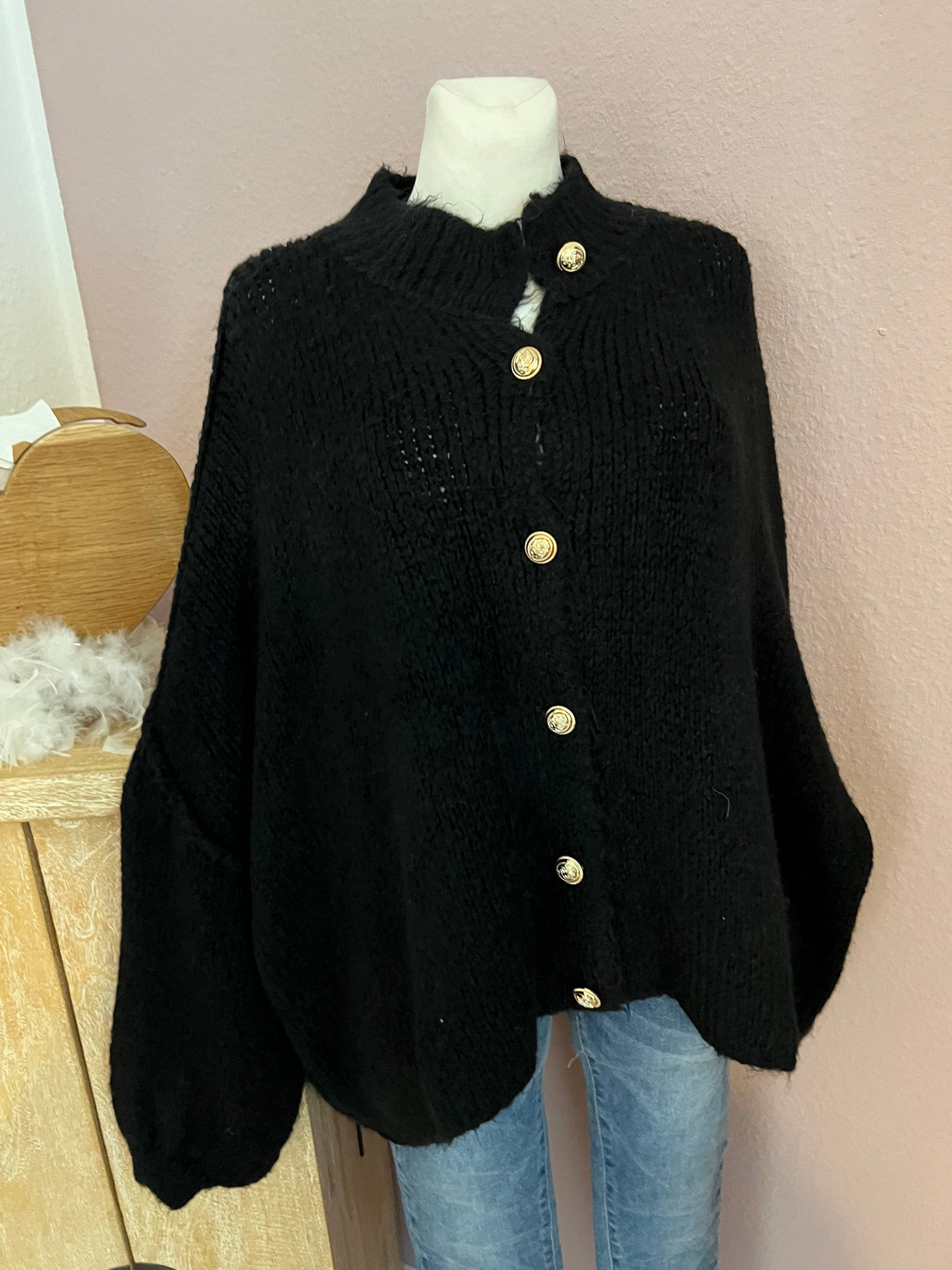 Oversized Strickjacke "Flausch mit Knöpfen“