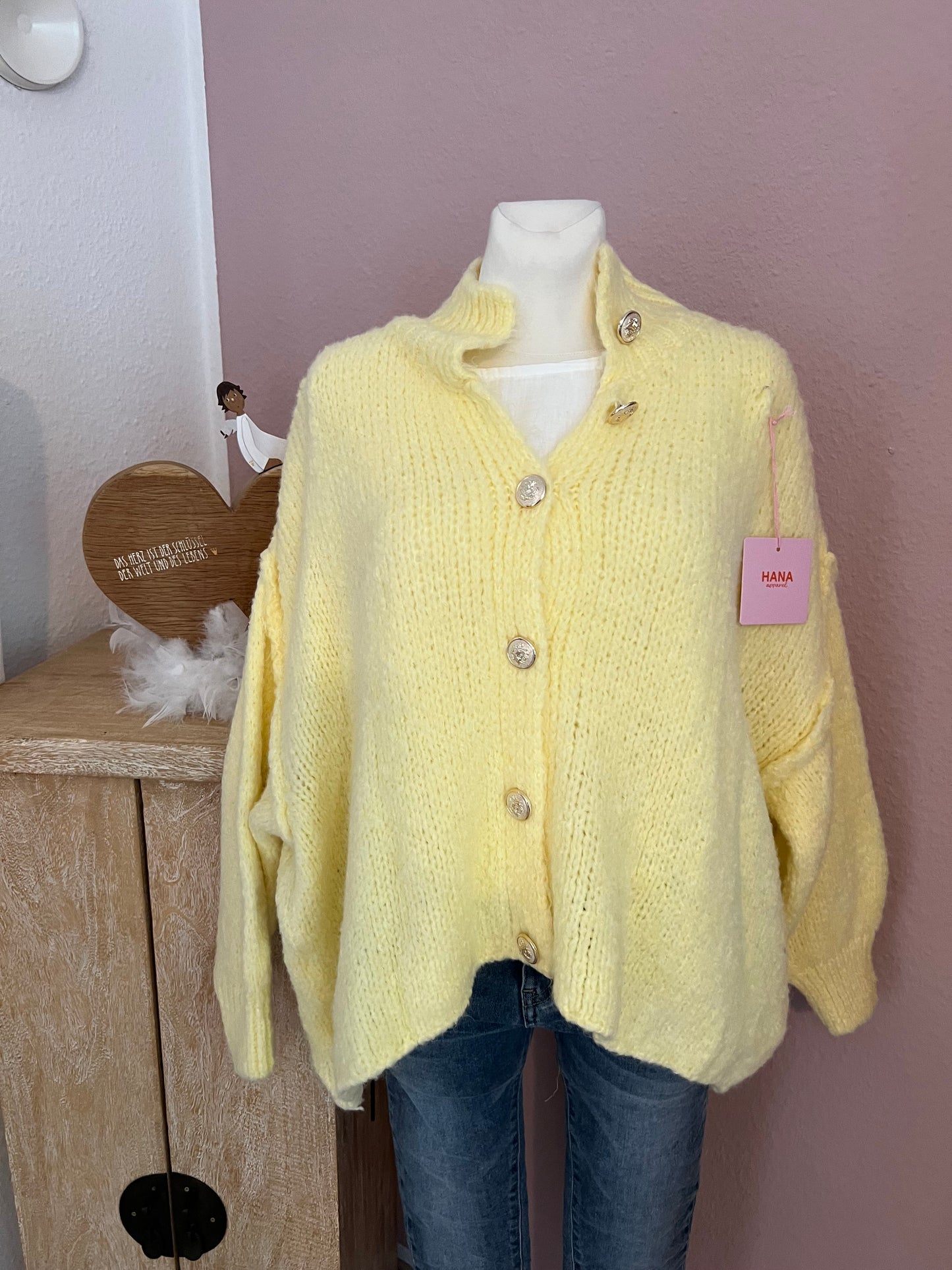 Oversized Strickjacke "Flausch mit Knöpfen“