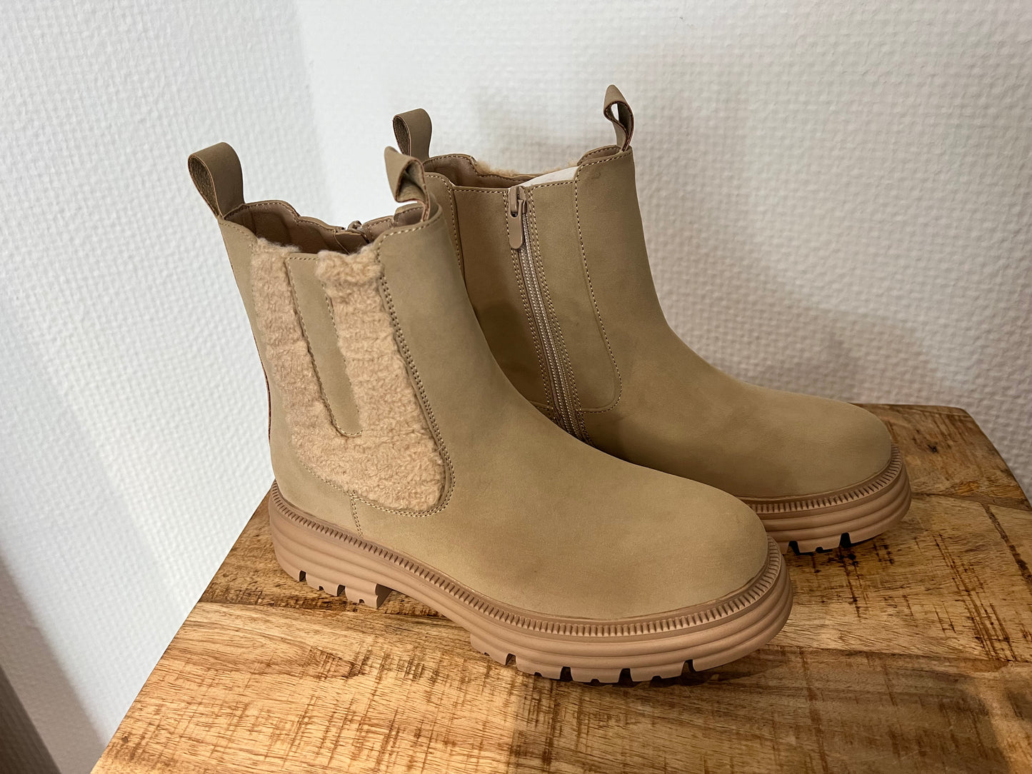Beige Boots "Theresa"