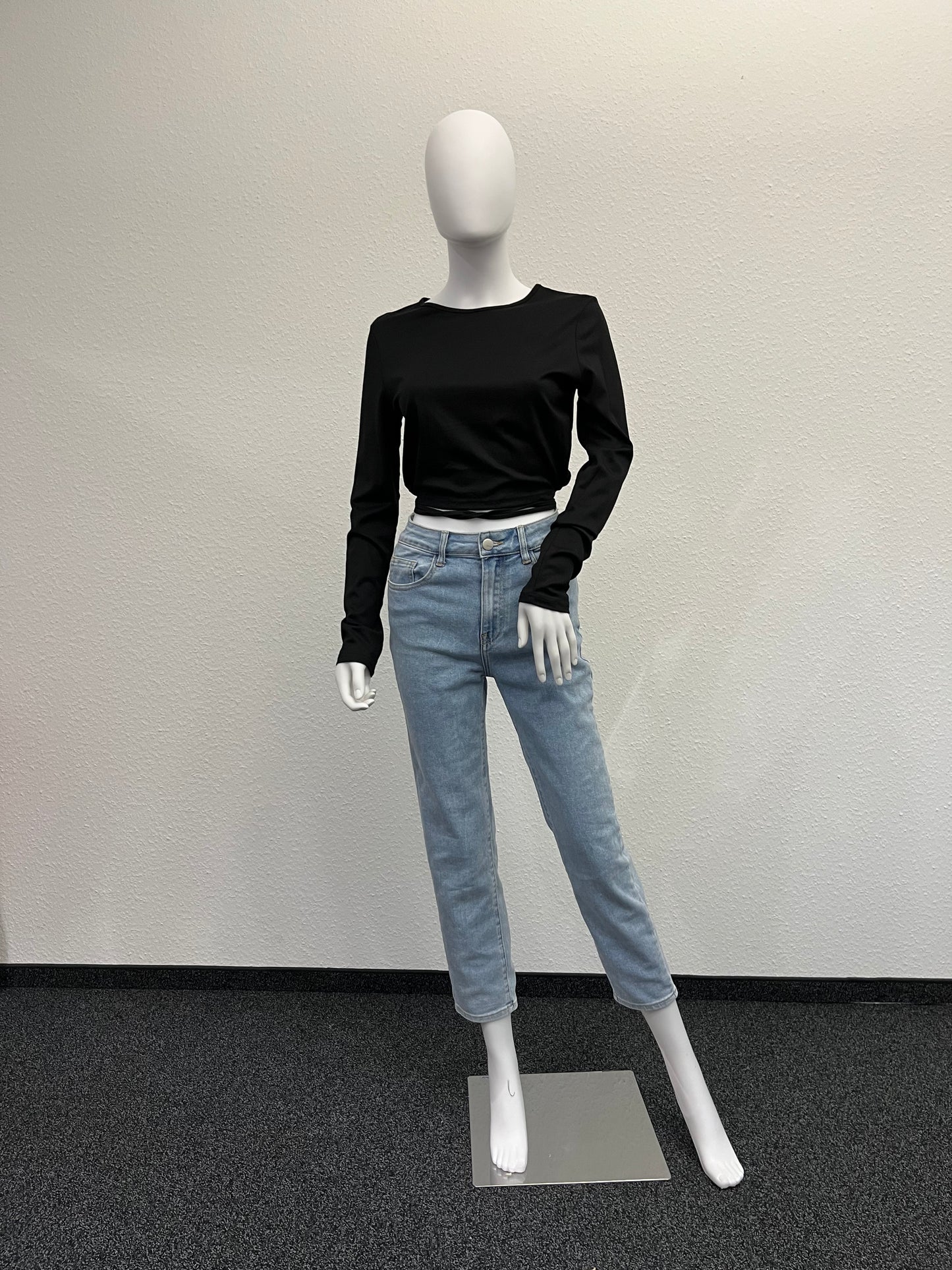 Schwarzes Langarmshirt zum binden