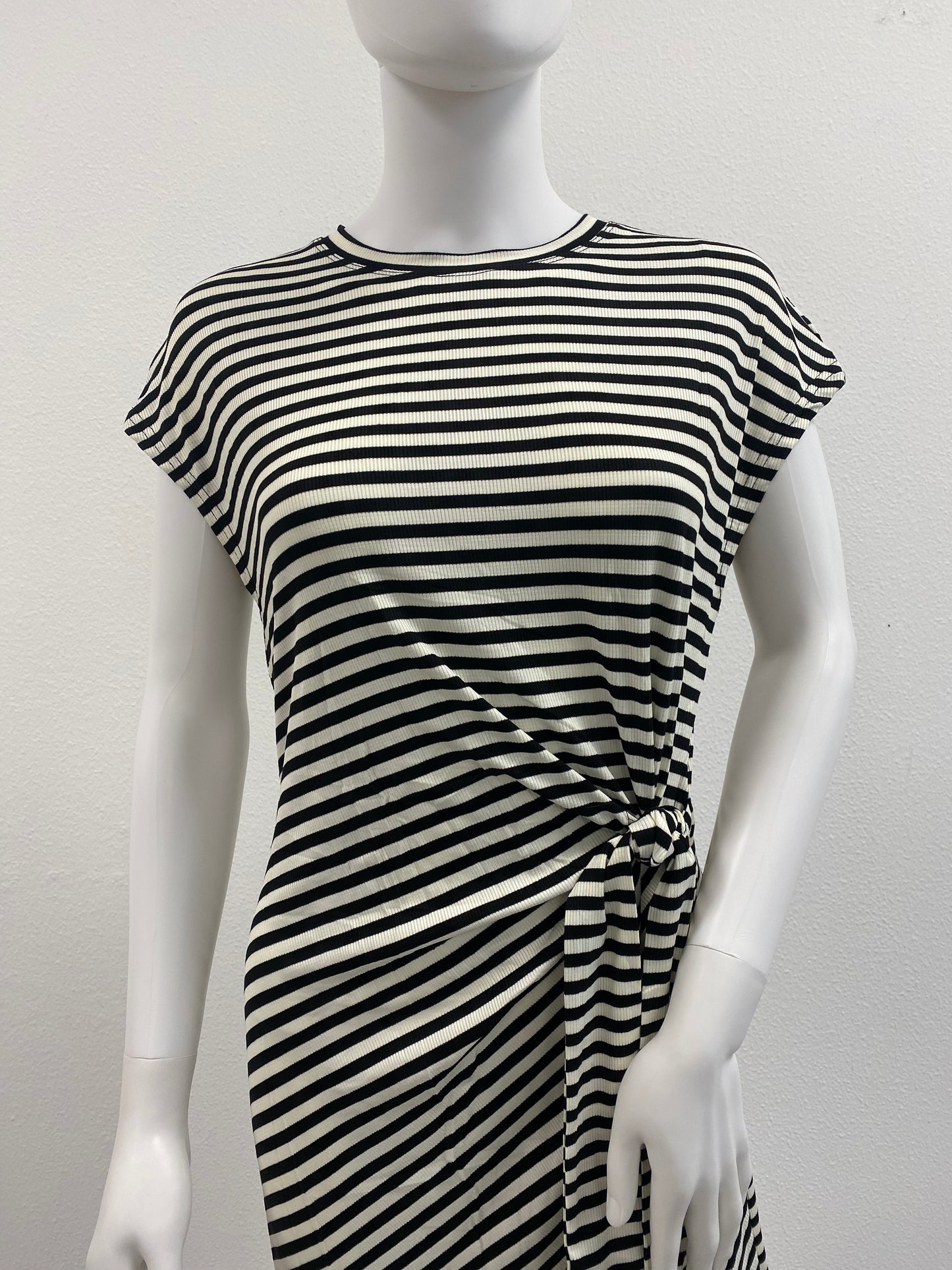 Langes Kleid "Gestreift mit Knoten"