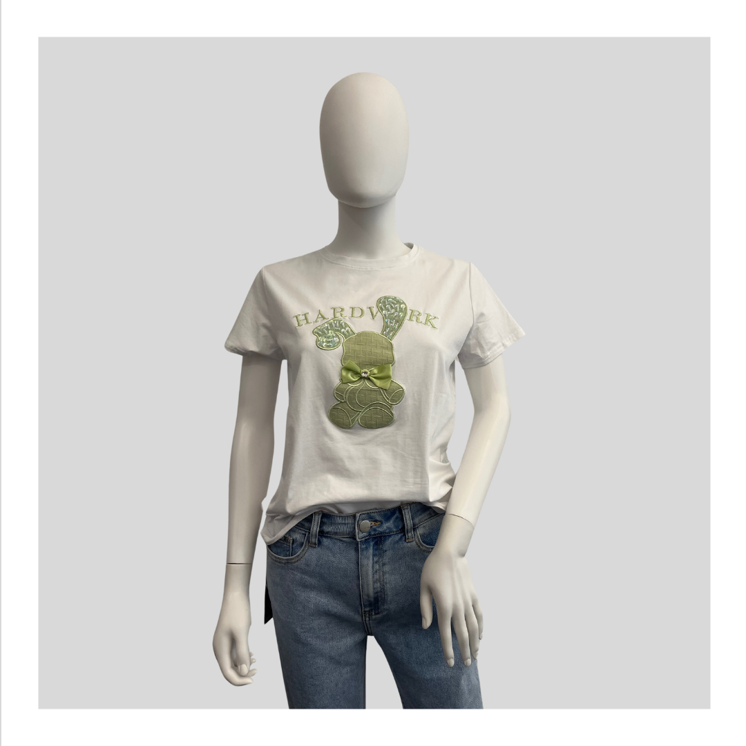 T-Shirt "Lindgrüner Hase" 🤍