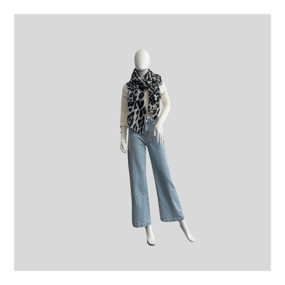 Grauer Winter-Schal "Leo"