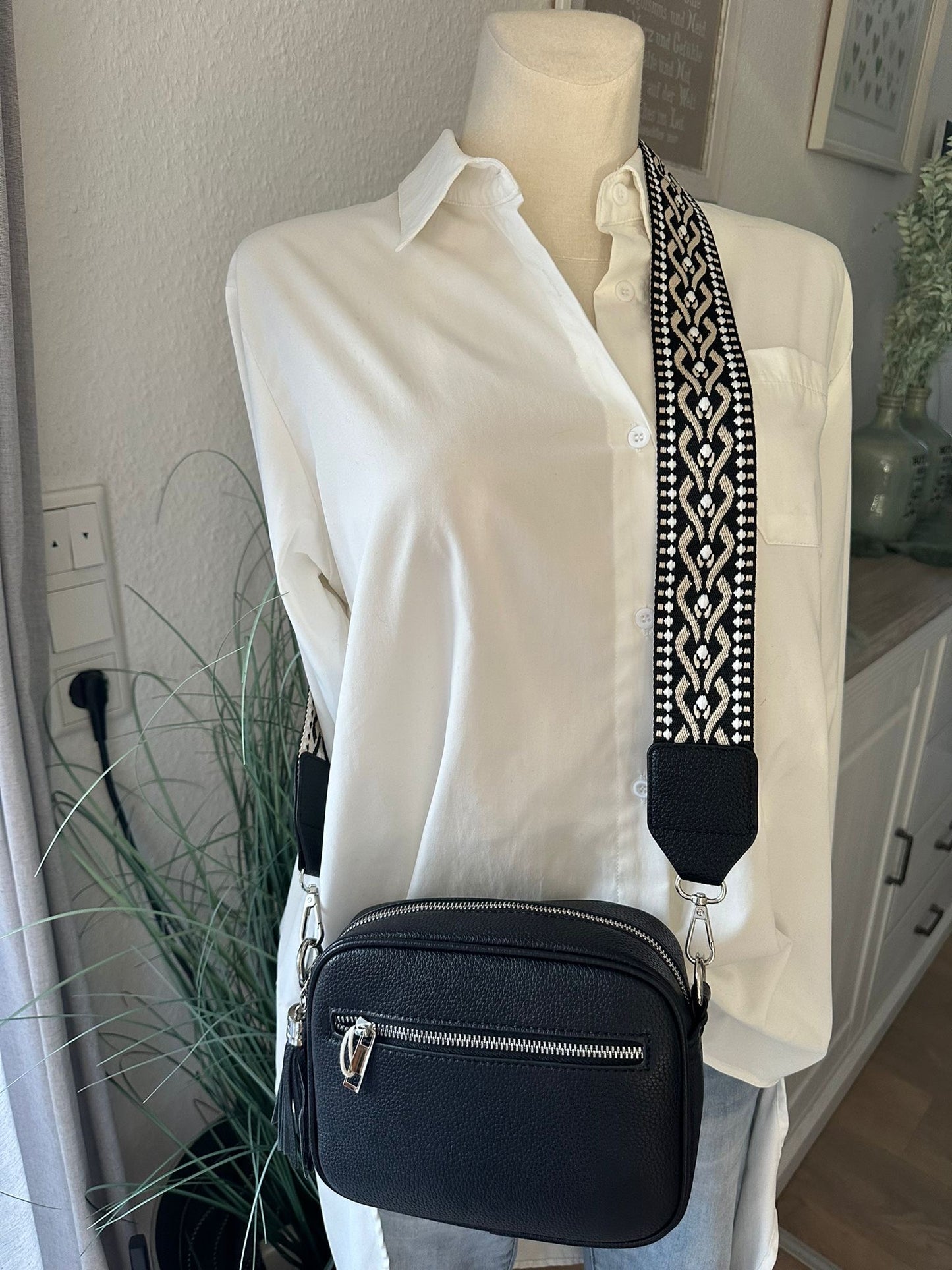 Tasche eckig schwarz mit Stoffgurt