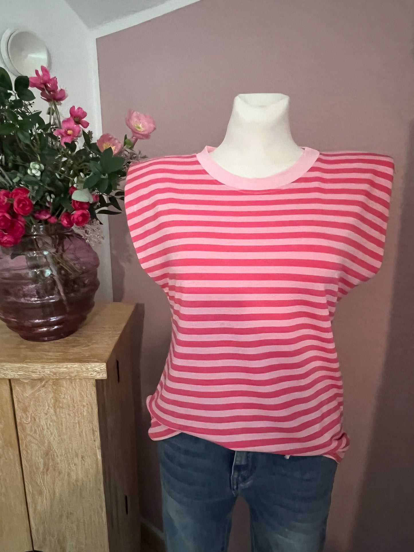 Gestreiftes T-Shirt "Schulterpolster"