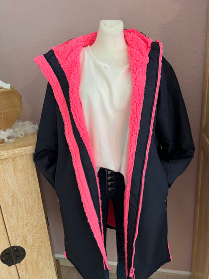 Zwillingsherz Mantel Oversized in dunkelblau  mit pink