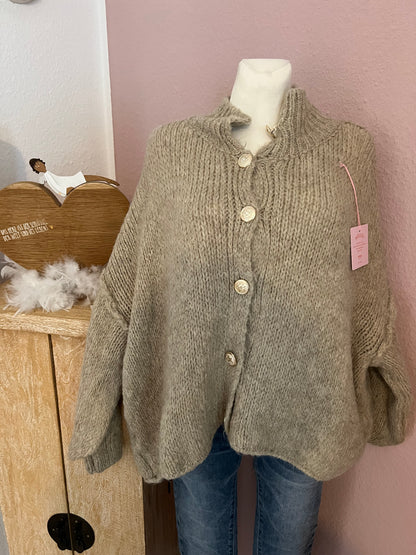 Oversized Strickjacke "Flausch mit Knöpfen“