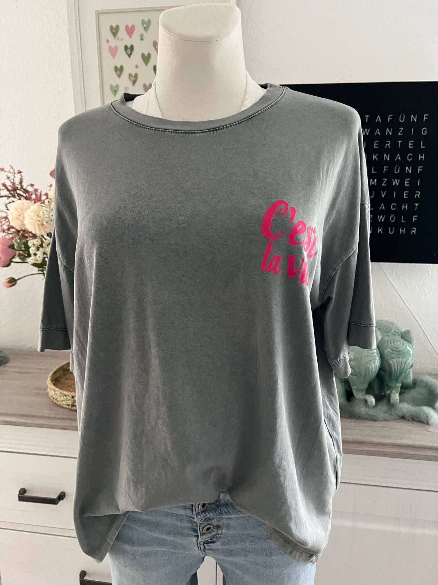 T Shirt C’est la vie in pink oder grau