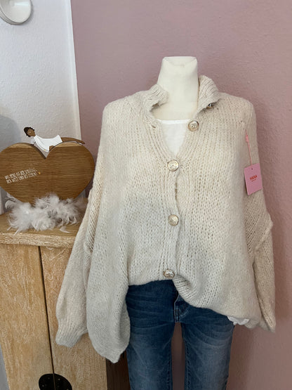 Oversized Strickjacke "Flausch mit Knöpfen“