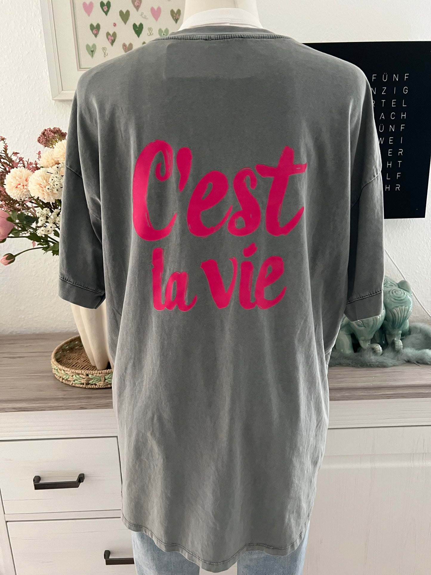 T Shirt C’est la vie in pink oder grau