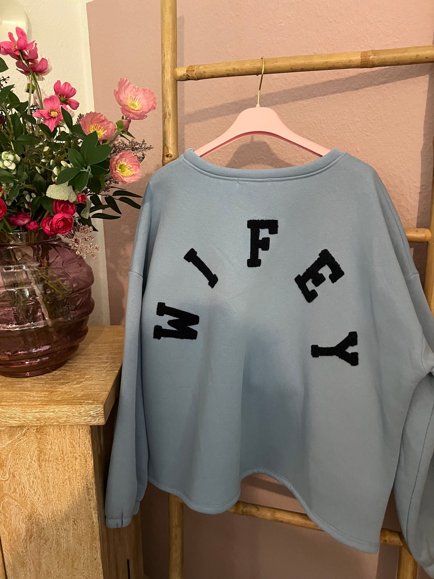 Sweatshirt Wifey in blau
