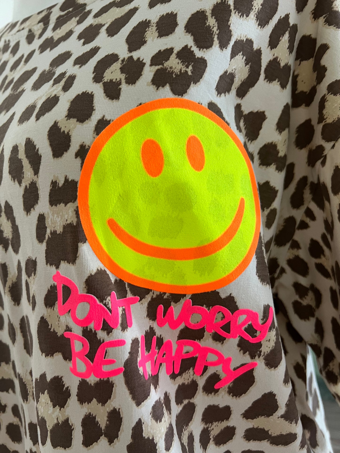 2 Teiler leo mit Smiley in verschiedenen Farben  don‘t worry be happy