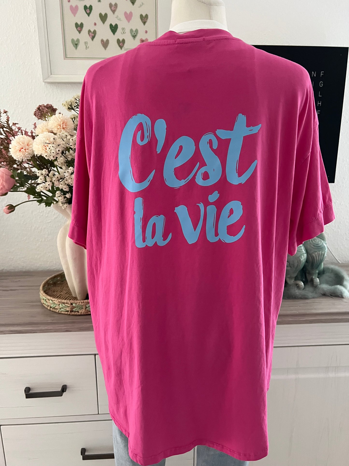 T Shirt C’est la vie in pink oder grau