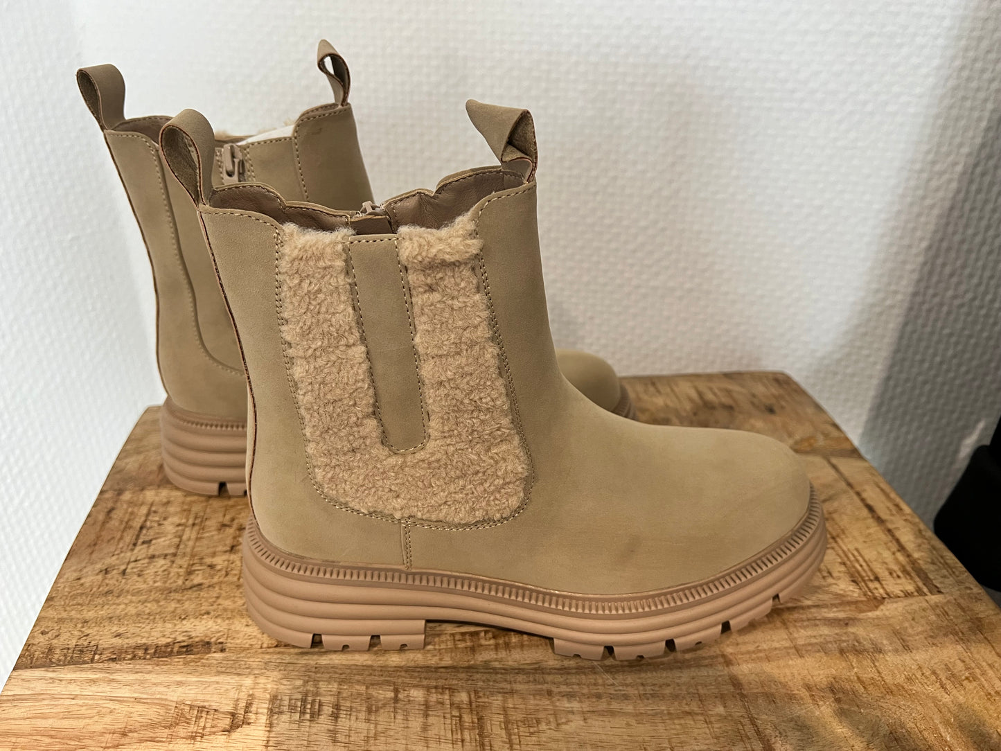 Boots in beige mit Teddyfell