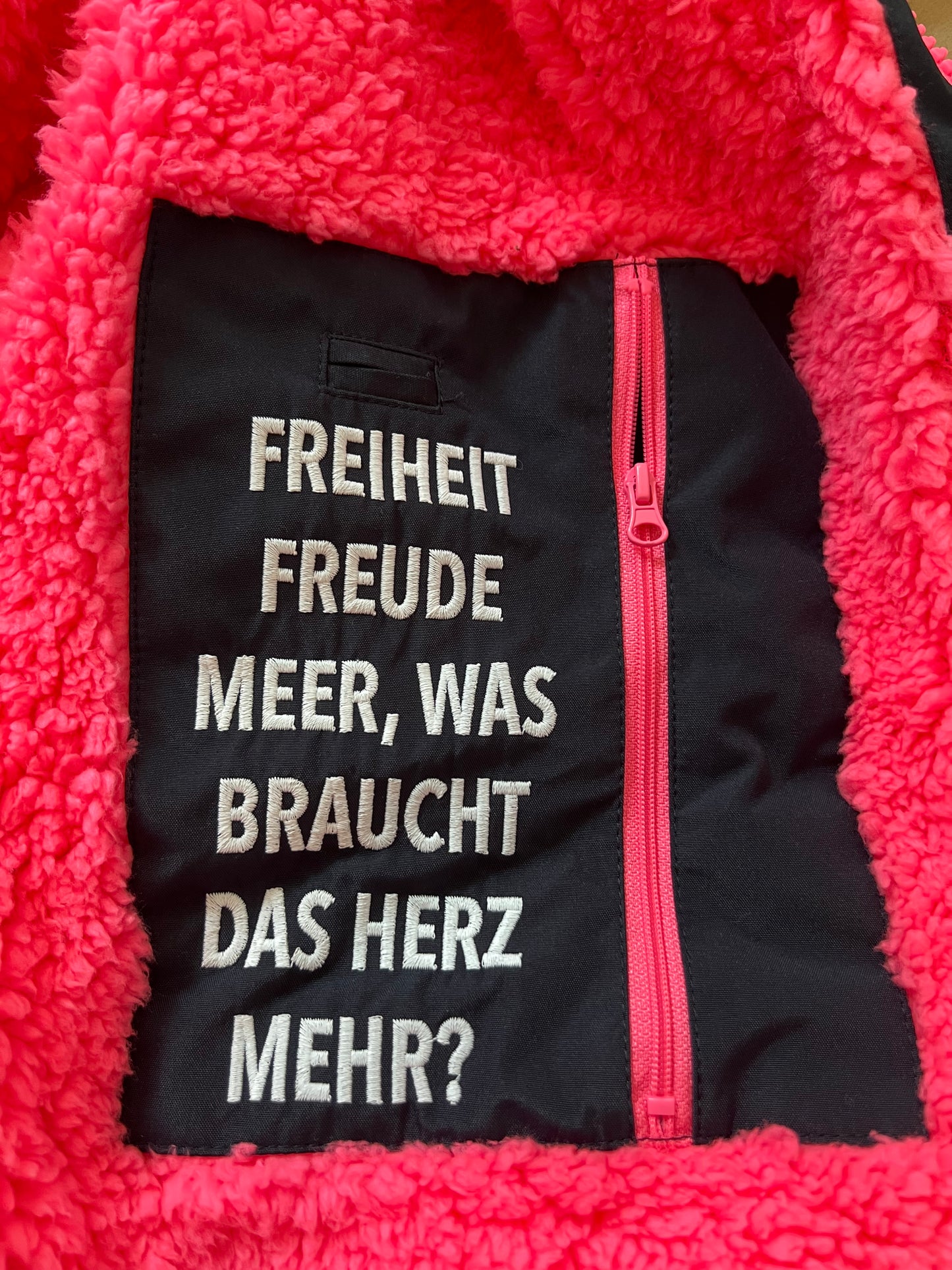 Zwillingsherz Mantel Oversized in dunkelblau  mit pink