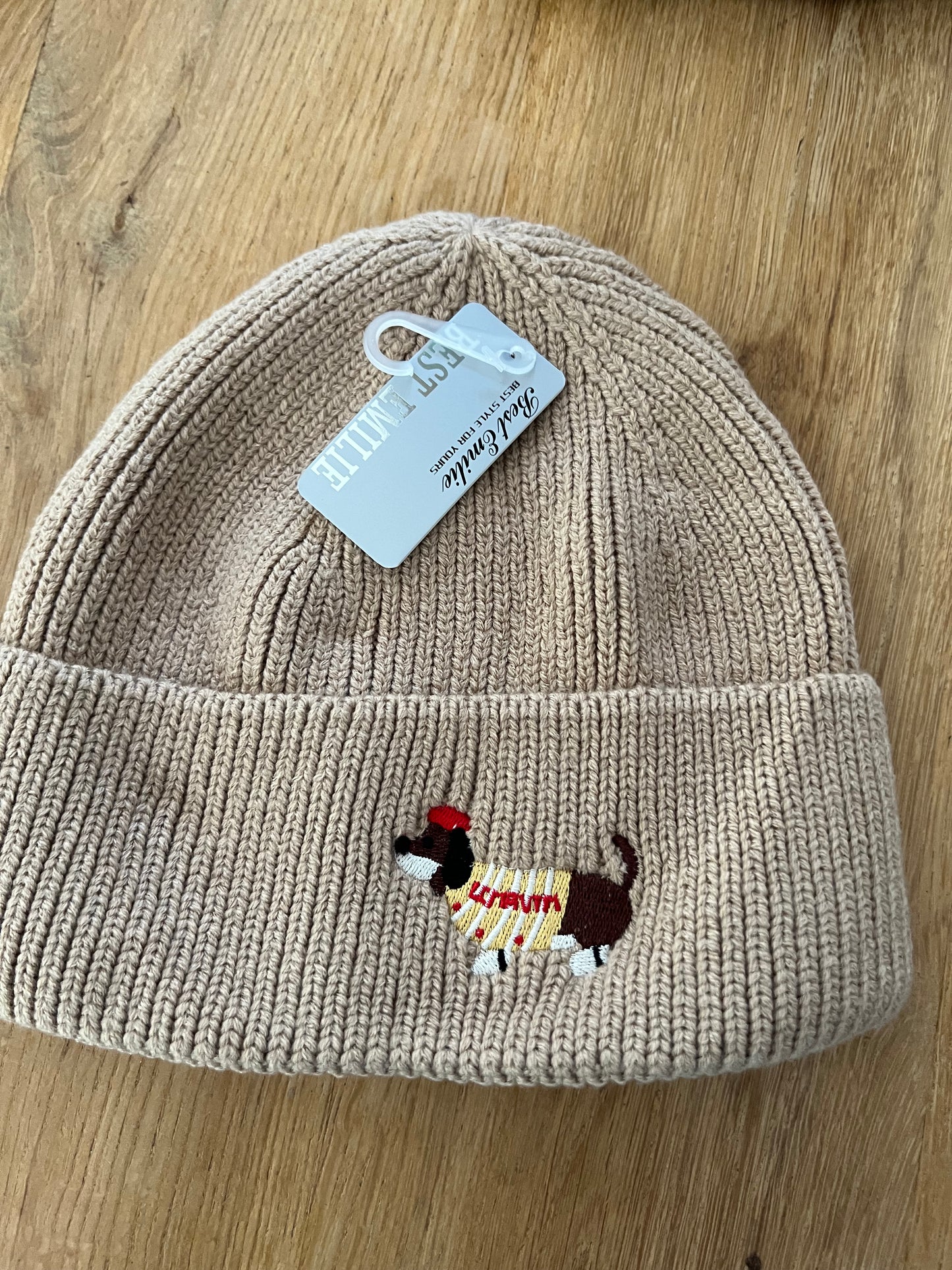 Mütze mit Dackel in verschiedenen Farben