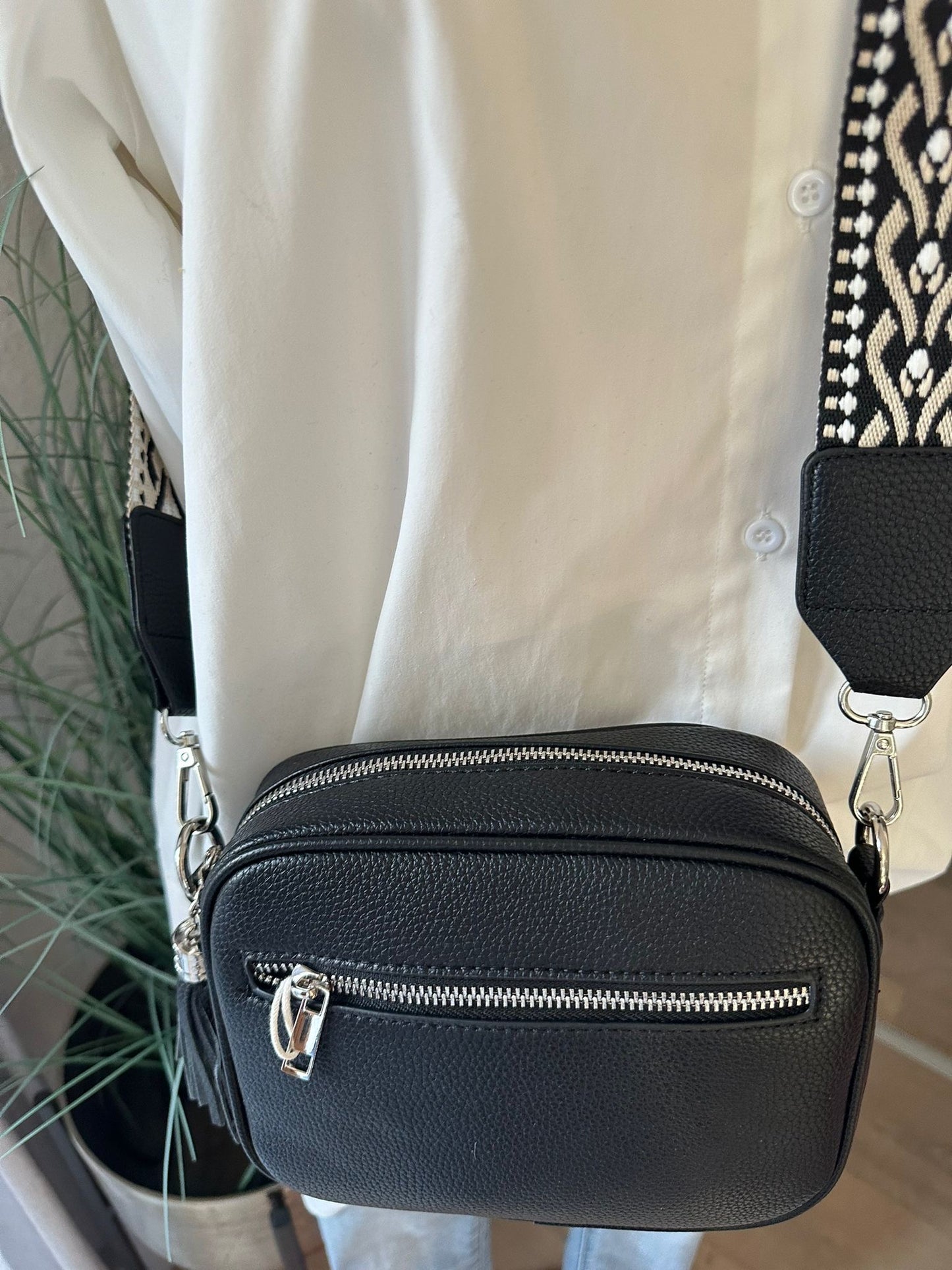 Tasche eckig schwarz mit Stoffgurt