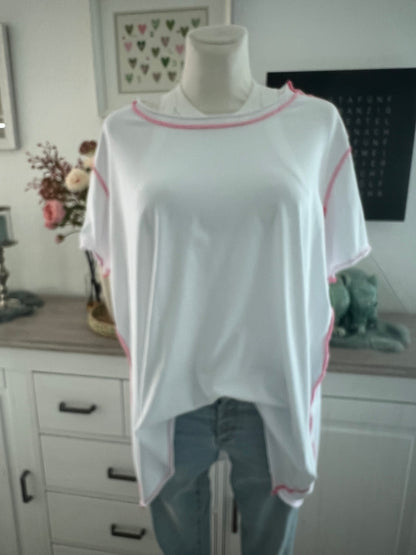T Shirt in weiß mit pink abgesetzt