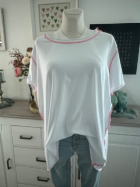 T Shirt in weiß mit pink abgesetzt