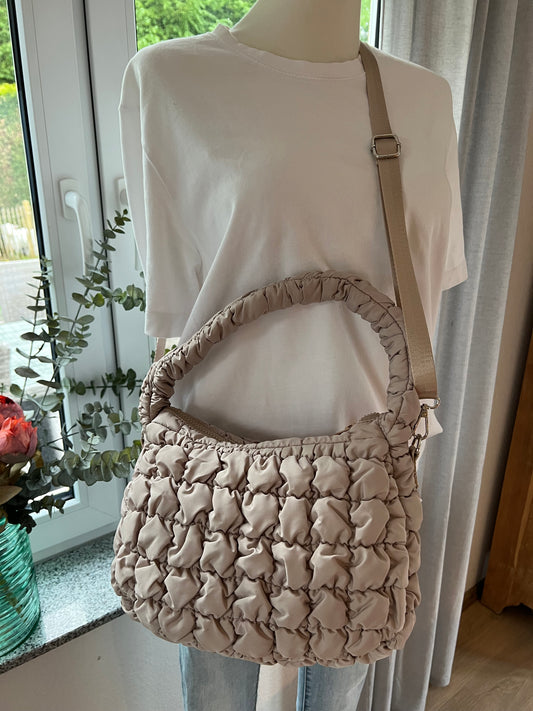 Pouf Tasche in verschiedenen Farben