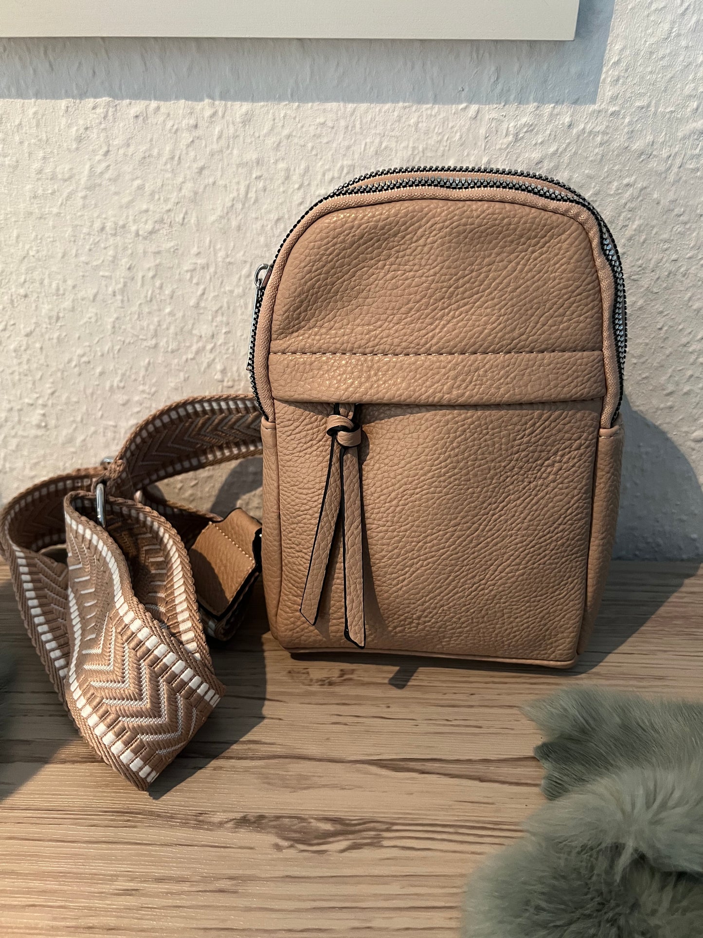 Crossbody mit Stoffgurt