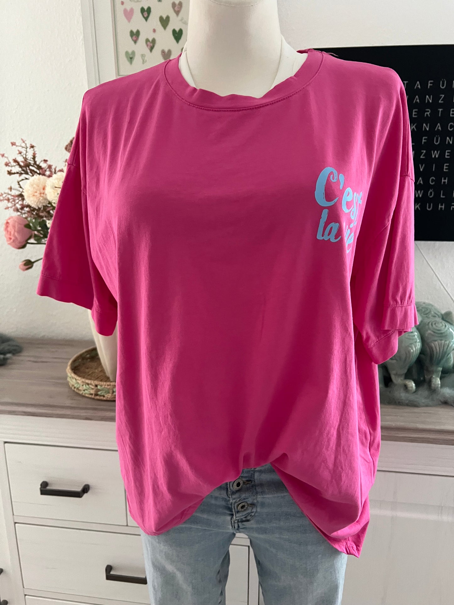T Shirt C’est la vie in pink oder grau